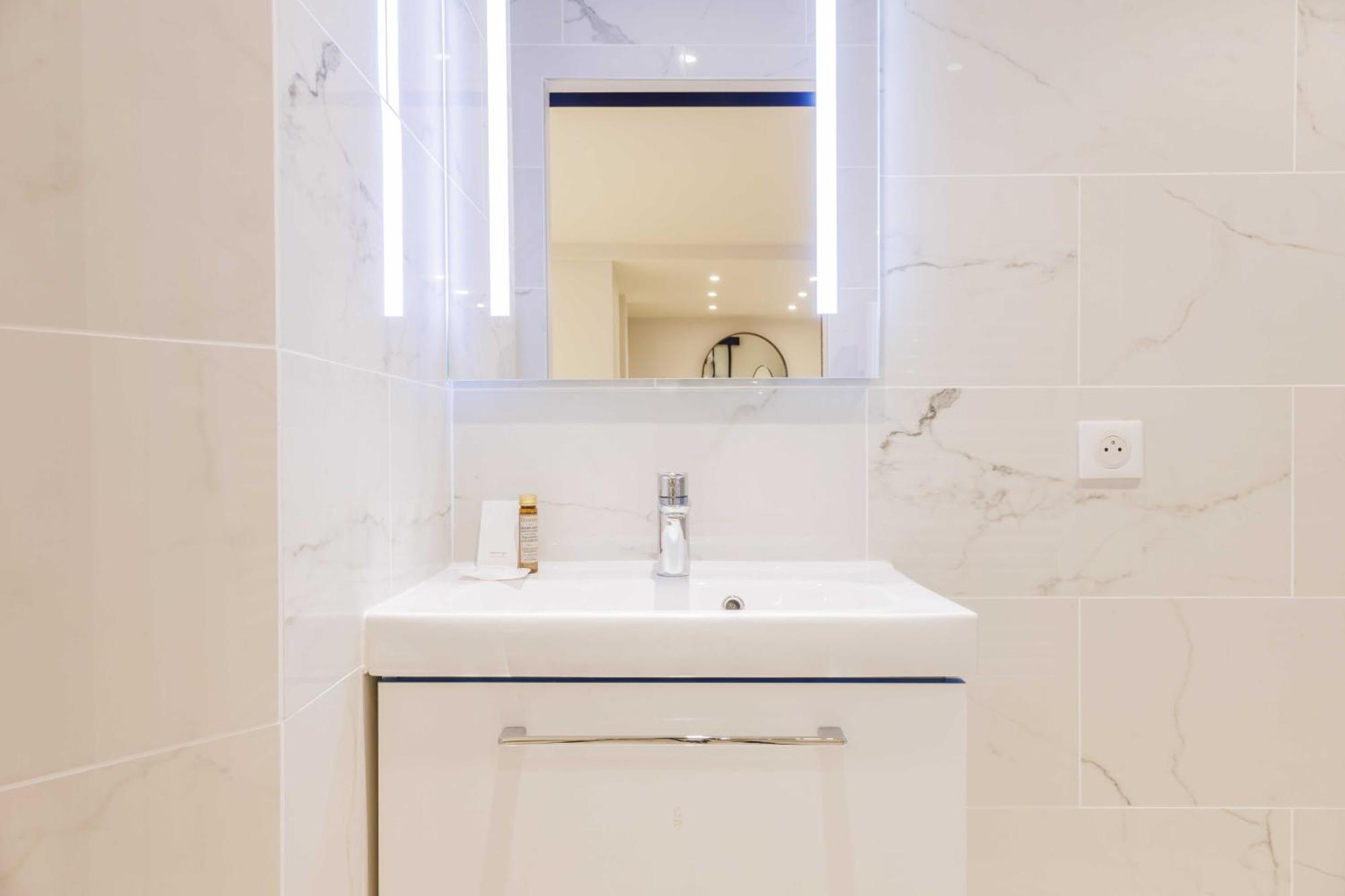 Modern - 2br - 6p - Saint-ambroise Parijs