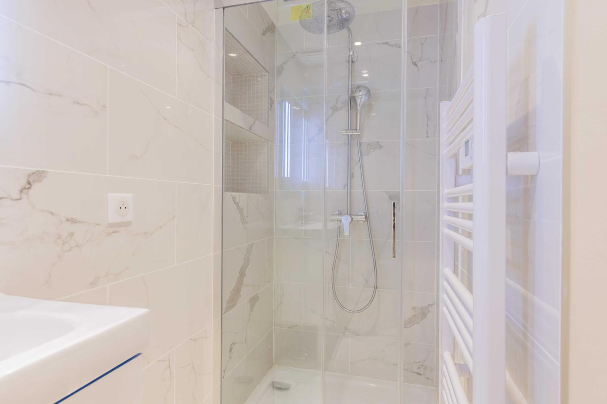 Appartement Modern - 2br - 6p - Saint-ambroise